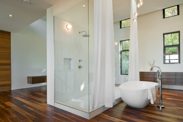 idées-déco-salle-bains-accents-bois-revetement-sol-baingoire-ovale