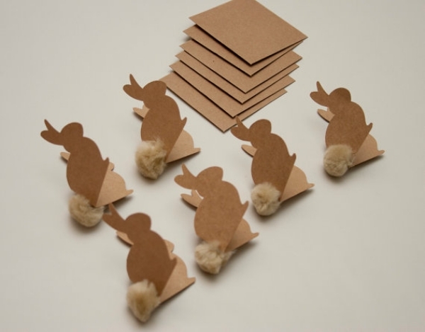 lapin-de-Pâques-DIY-idée-originale-carton-pompon-carte-voeux