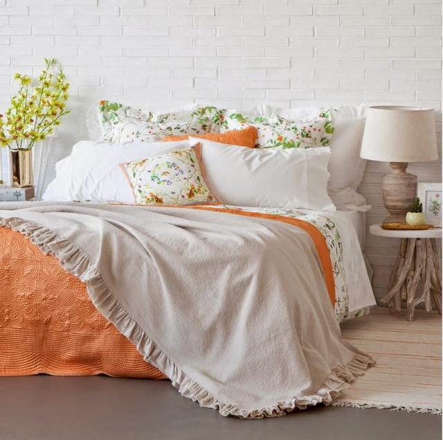 linge de lit moderne blanc accents orange vert