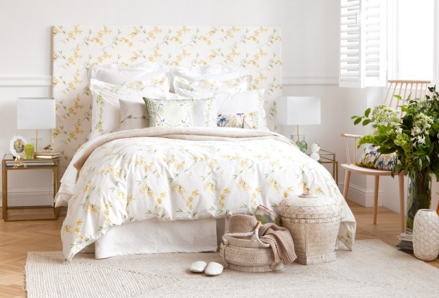 linge de lit romantique blanc motifs floraux jaunes