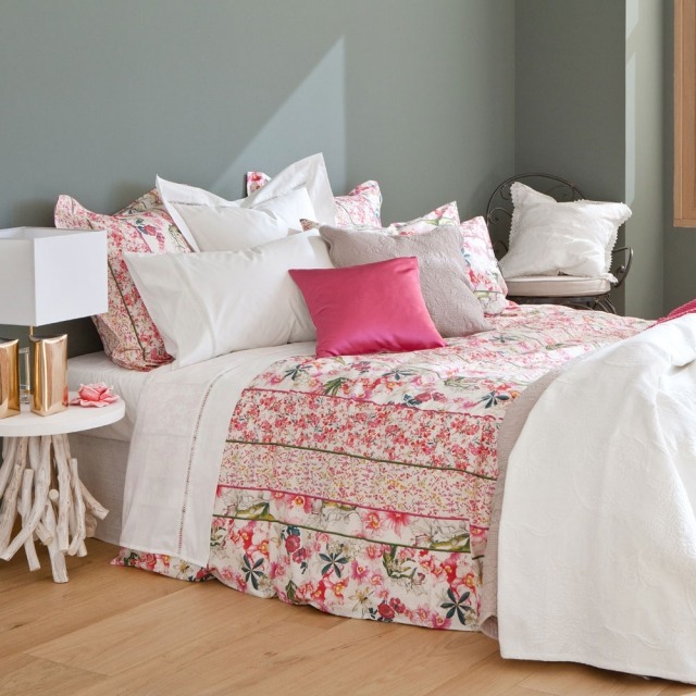 linge de lit romantique blanc rose motifs floraux