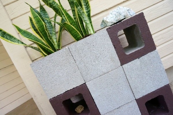 meuble-de-jardin-lounge-DIY-plantes-blocs-beton