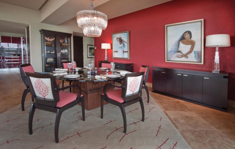 meuble-salle-à-manger-chaises-motifs-carreaux-rouges