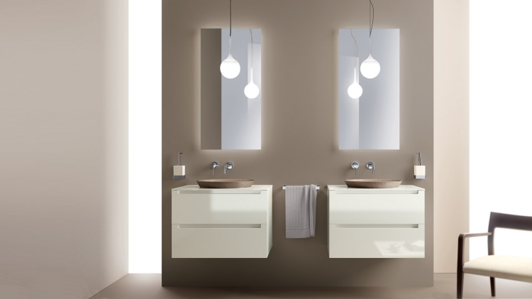 meuble-salle-bain-blanc-miroirs-suspensions