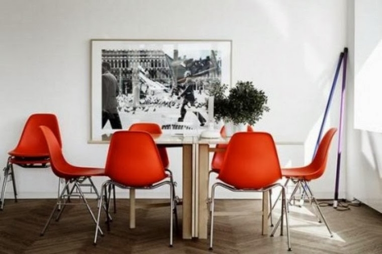 meubles salle à manger chaises-rouges-table-rectangulaire
