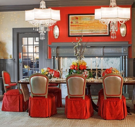 meubles-salle-à-manger-chaises-rouge-mur-rouge