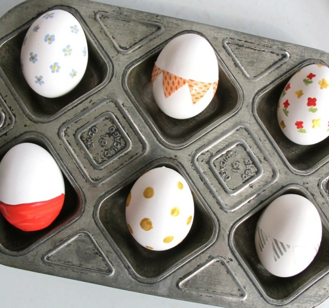 oeufs-Pâques-motifs-triangles-fleurs-pois œufs de Pâques