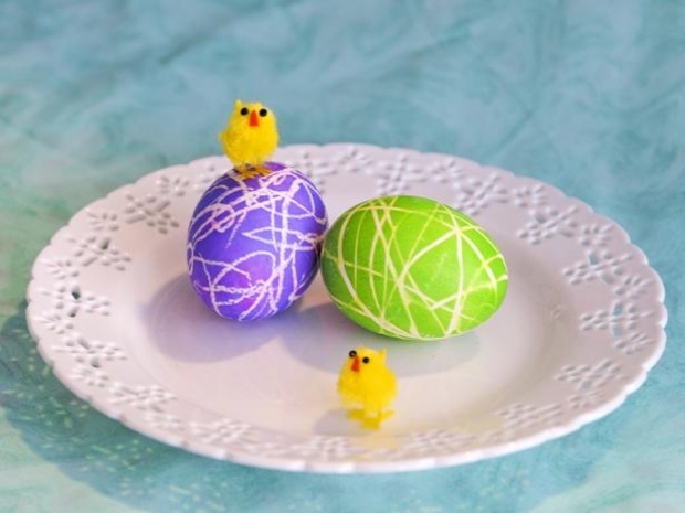 oeufs-Pâques-peinture-lilas-vert-ornements œufs de Pâques