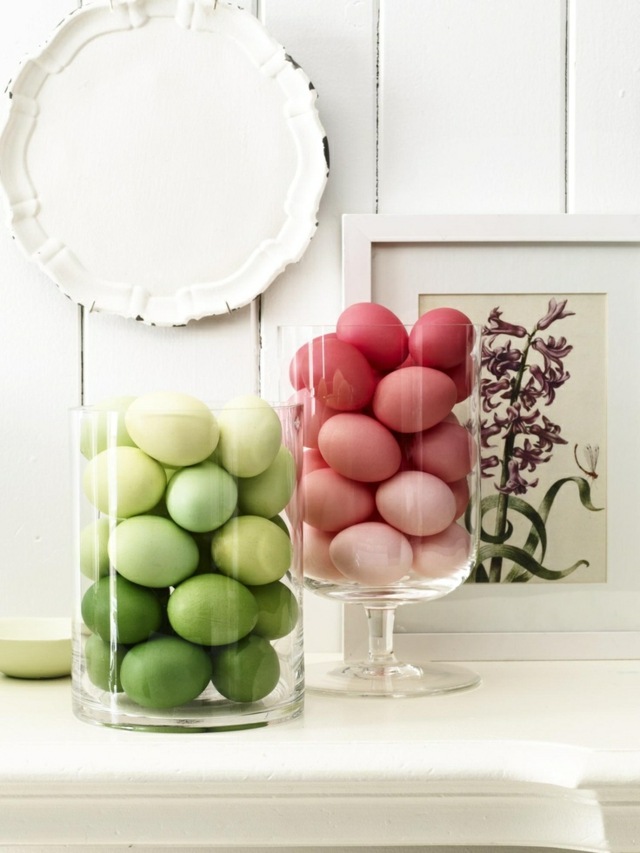 oeufs-Pâques-vases-transparents-oeufs-verts-roses œufs de Pâques