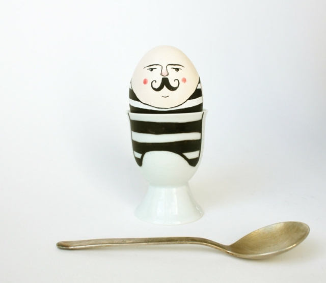 oeufs-Pâques-dessins-visage-moustaches