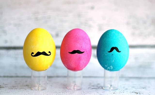 oeufs-Pâques-jaune-rose-bleu-moustaches