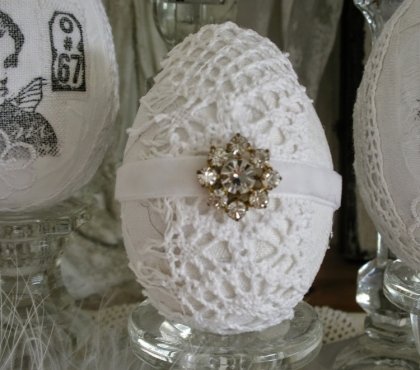 oeufs-de-Pâque-crochet-blanc-table-manger