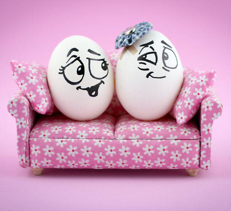 oeufs-de-Pâques-visage-dessin-chapeau-decoratif