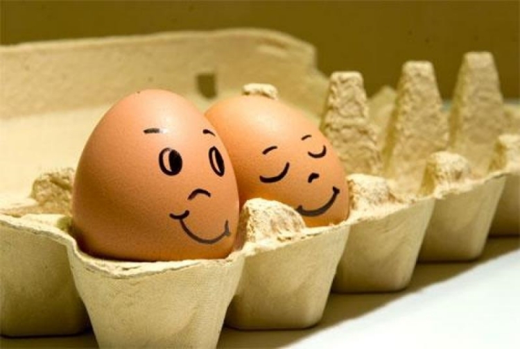 œufs de Pâques dessins-visage-crayon-feutre