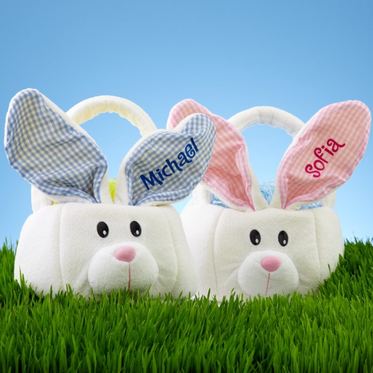 panier-Pâques-lapins-blancs-peluche-bébé panier de Pâques