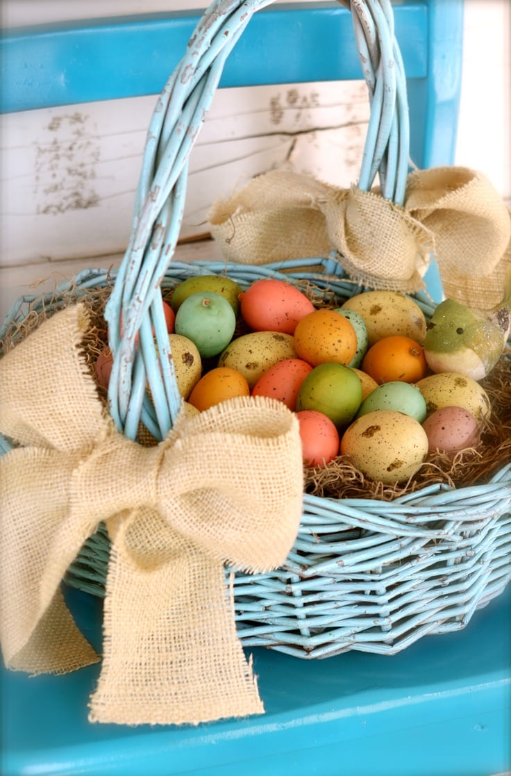 panier-oeufs-Pâques-tressé-bleu-clair-ruban panier à œufs