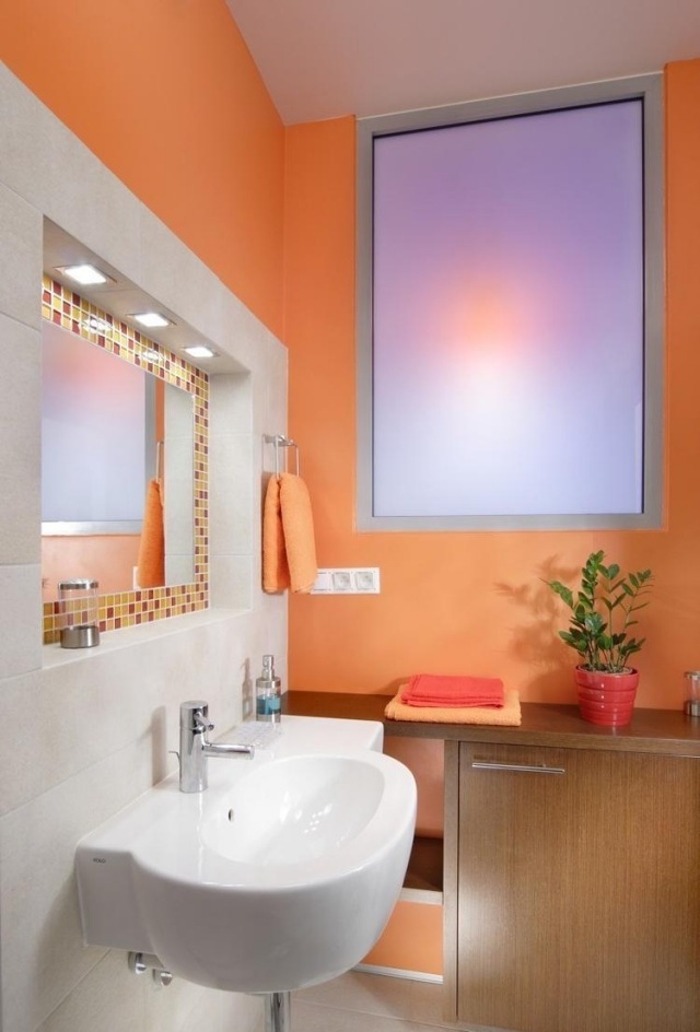 peinture-salle-bain-orange-chaud-mosaique peinture pour salle de bain