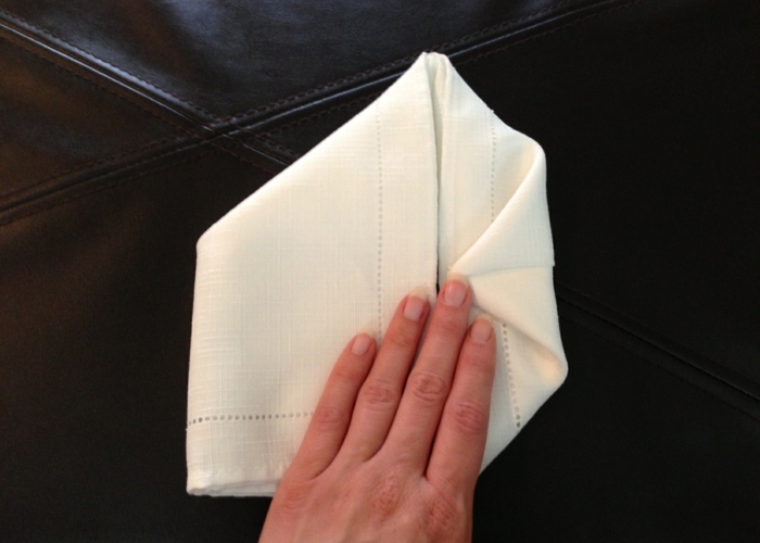 Pliage de serviettes facile en lapin de Pâques- tutoriel rapide