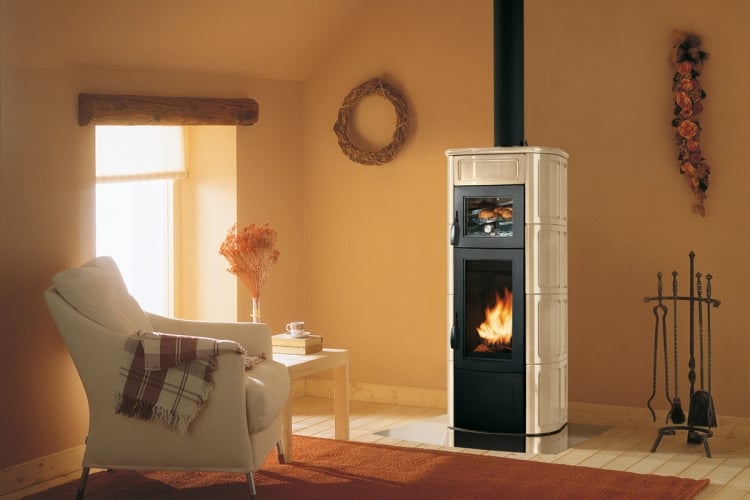 poêle-cheminée-noir-blanc-design-élégant poêle cheminée