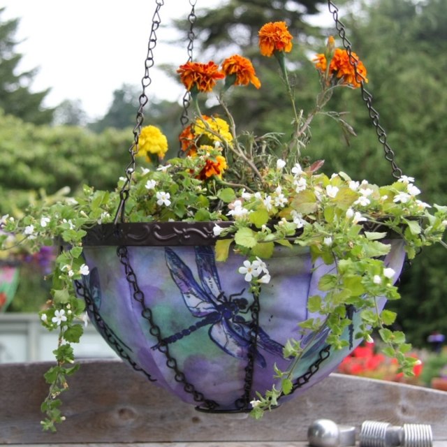 pot-fleurs-suspendu-libéllule-bleu-fleurs-orange pot de fleurs suspendu