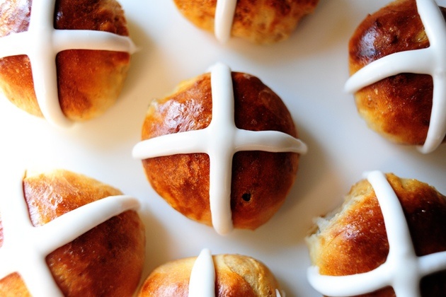 recette de Pâques facile petits gâteaux anglais glace royale