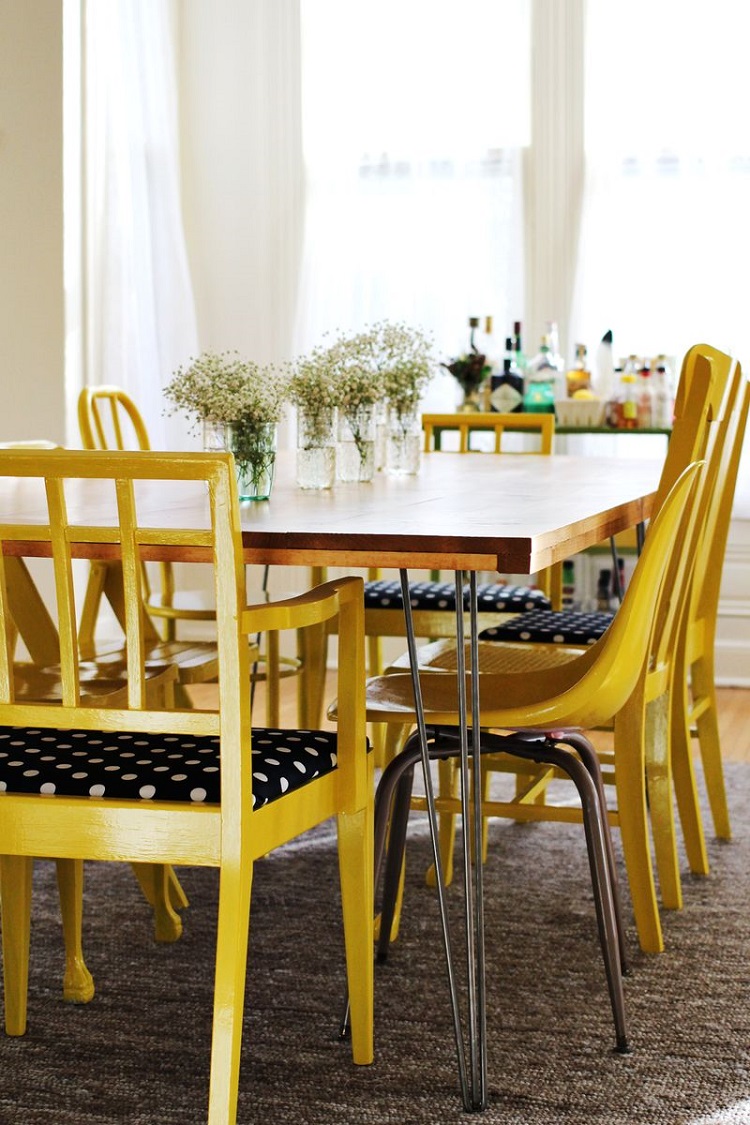 salle à manger design champêtre chic chaises jaunes table DIY