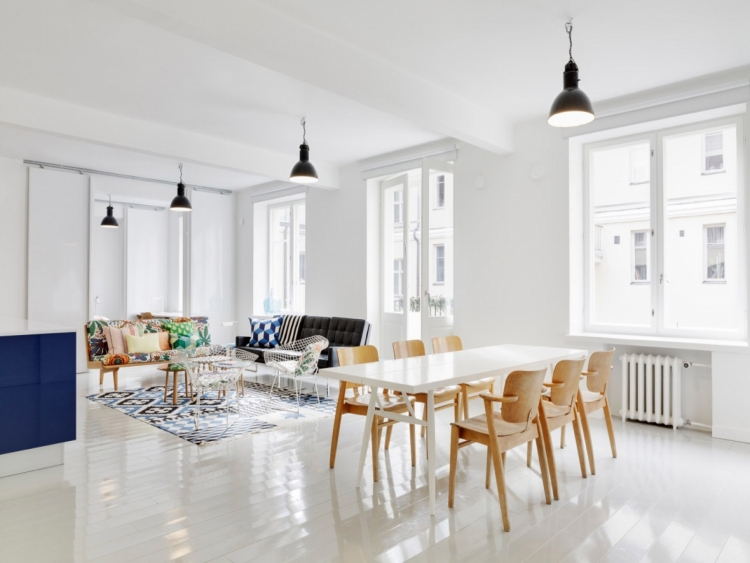 salle-manger-design-table-blanche-chaises-bois salle à manger design