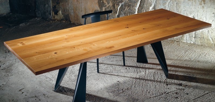table en bois massif design-Michael-Stratmann-Ign.Design