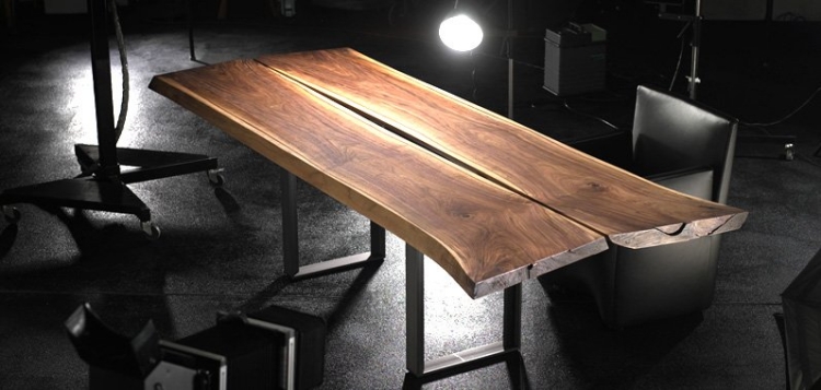 table en bois massif noyer-américain-métal