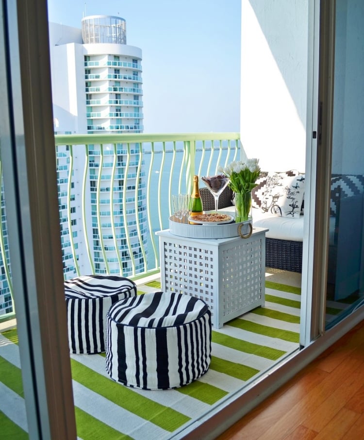 tapis-exterieur-vert-blanc-balcon tapis extérieur