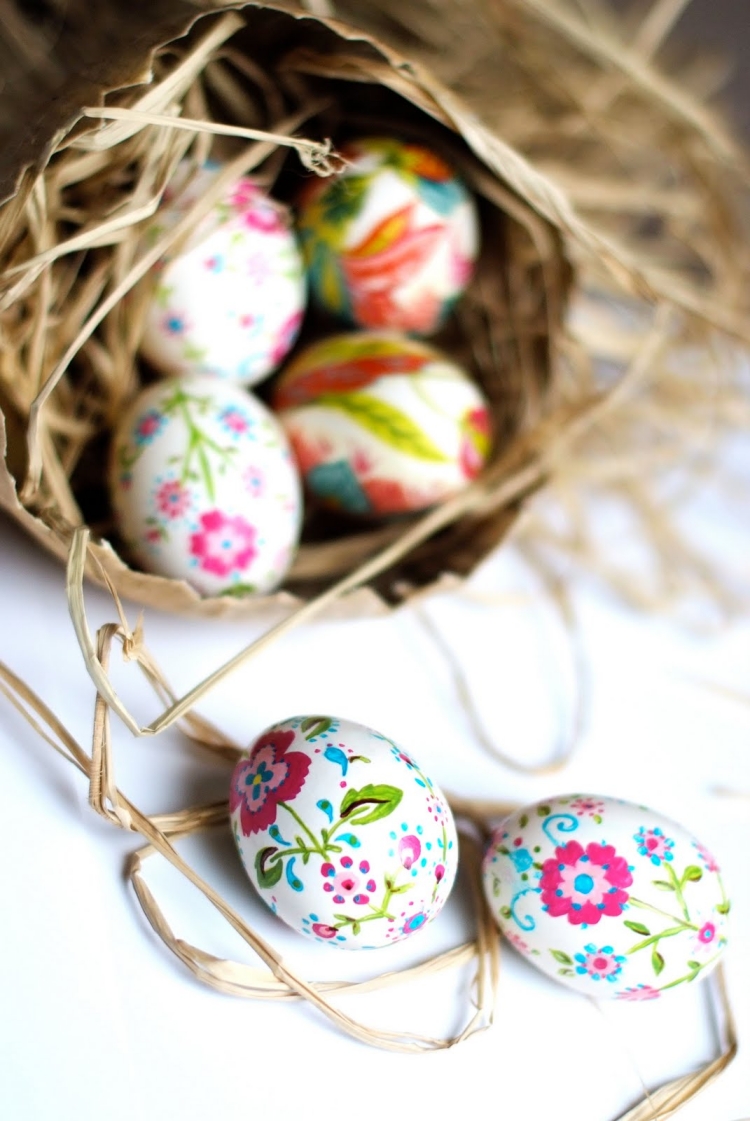 œufs-de-Pâques-idee-deco-motif-floral-panier