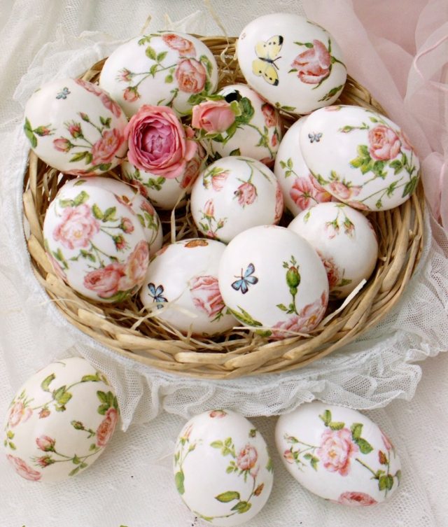 œufs-de-Pâques-idee-deco-motif-floral-roses