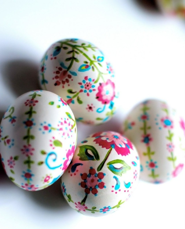 œufs de Pâques idee-deco-motifs-floral-decoupage