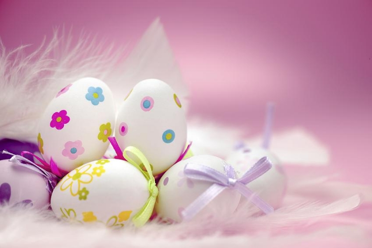 œufs-de-Pâques-motifs-floraux-rubans