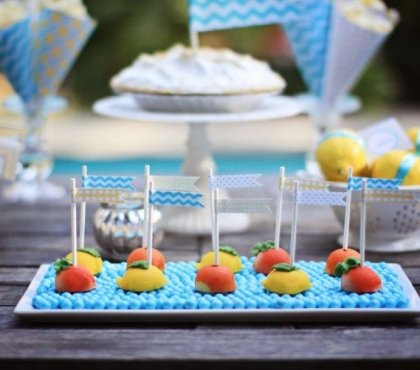 1deco-fete-jardin-hors-d'oeuvres-fruits-table
