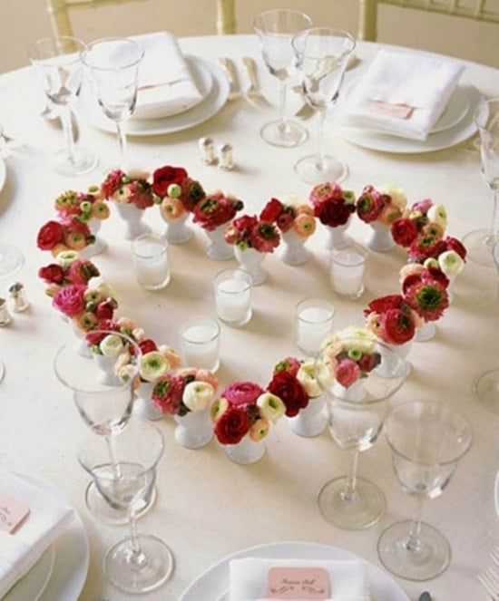 Saint-Valentin-idee-deco-table-fleurs-coeur