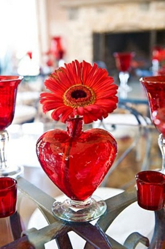 Saint Valentin idee-deco-vase-forme-coeur
