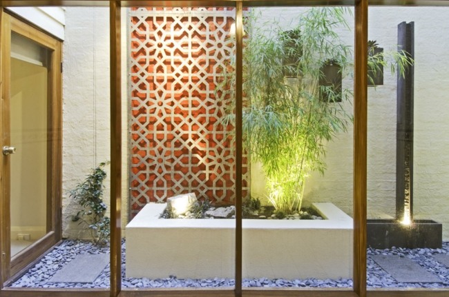amenagement-jardin-interieur-plantes-galets-decoration