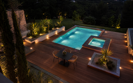 Aménagement jardin et terrasse en bois avec piscine