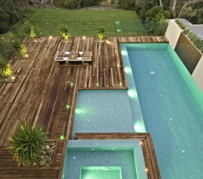amenagement-jardin-terrasse-bois-piscine-rectangulaire