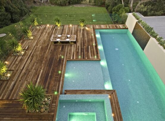 amenagement-jardin-terrasse-bois-piscine-rectangulaire