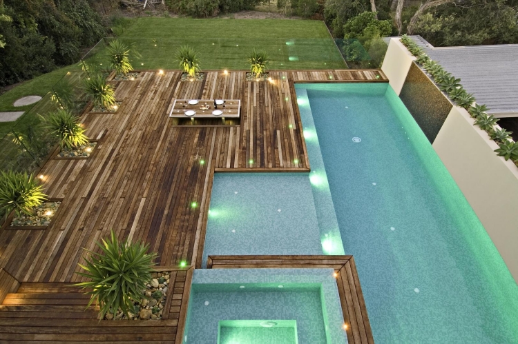 amenagement-jardin-terrasse-bois-piscine-rectangulaire