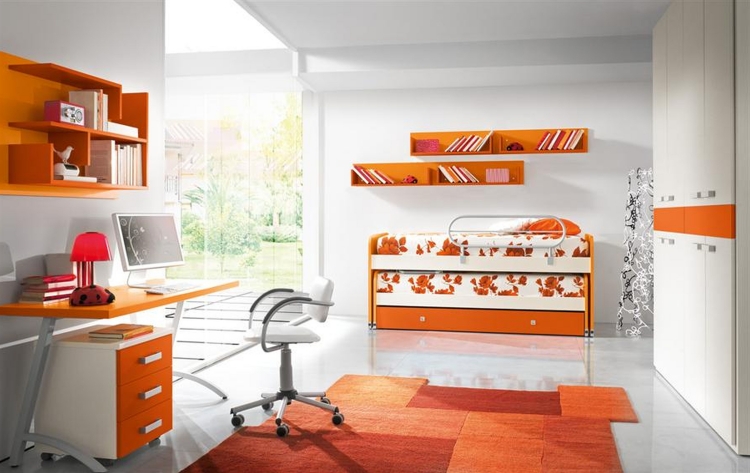 aménagement chambre enfant  couleur-orange-tapis
