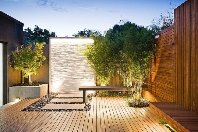 aménagement-jardin-terrasse-bois-plantes-beau-luminaire