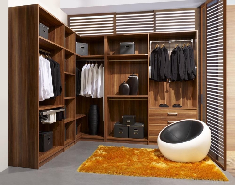 armoire de rangement materiau-bois-fauteuil-tout-confort