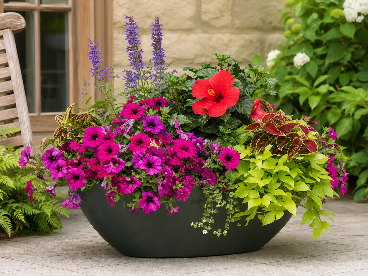 bacs-fleurs-bleu-design-original-pétunias