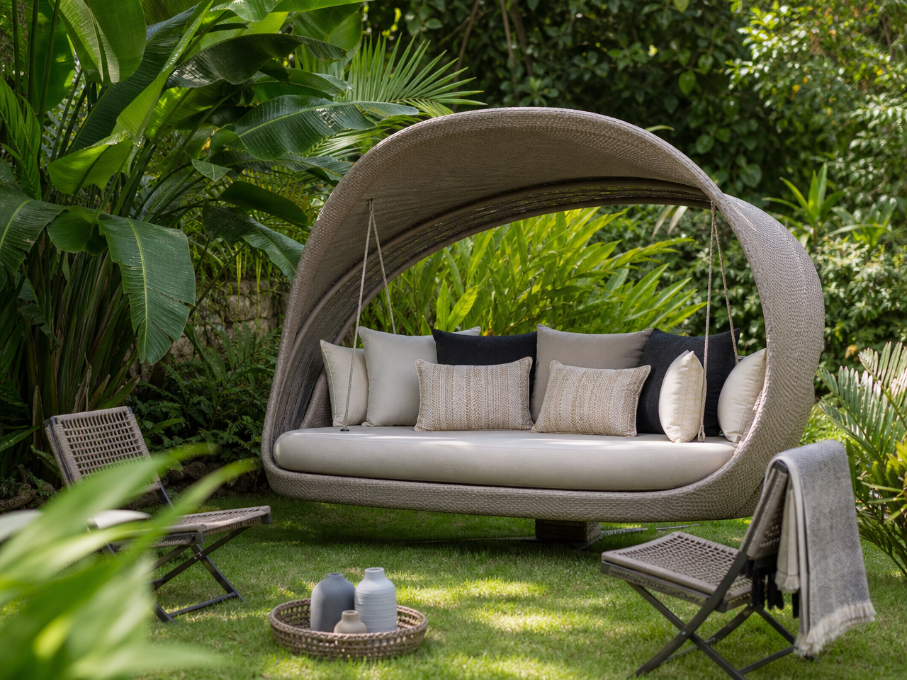 balancelle-jardin-terrasse-résine-tressée-Cave-Cane-line