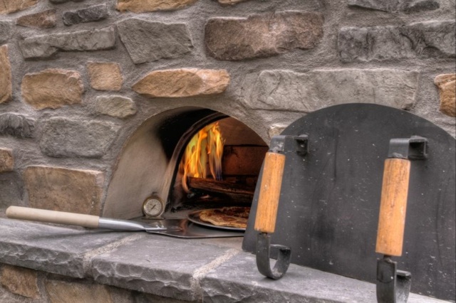 barbecue-extérieur-briques-four-pizza