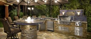barbecue-extérieur-foyer-decoratif-tabourets-bar
