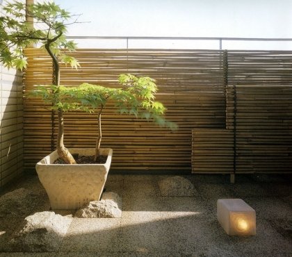 brise-vue-balcon-bambou-pot-pierre